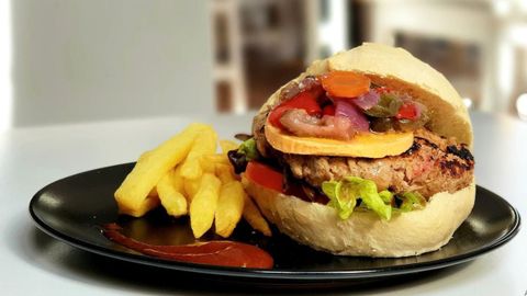 El Boca a Boca, de Oviedo, cuenta con una amplia variedad de hamburguesas en su carta