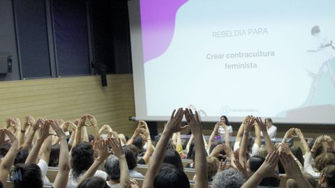 Un momento de la mesa redonda de la escuela feminista Rosario de Acuña, en Gijón