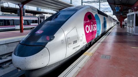 Tren de Ouigo parado en la Estacin de Madrid-Chamartn-Clara Campoamor