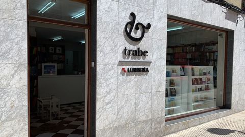 Actualmente la Lllibrería Trabe está abierta en la calle Fernando Alonso, de Oviedo