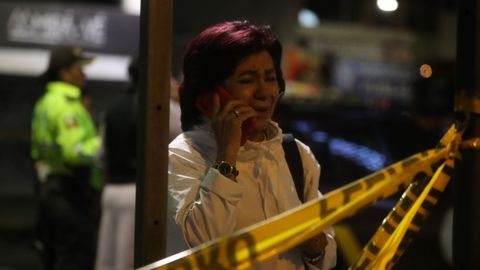 Una asistente al mitin donde ha sido asesinado el candidato presidencial de Ecuador Fernando Villavicencio 