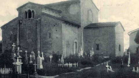 Antiguamente en la parte trasera de San Julián de Los Prados se enterraban a las personas fallecidas