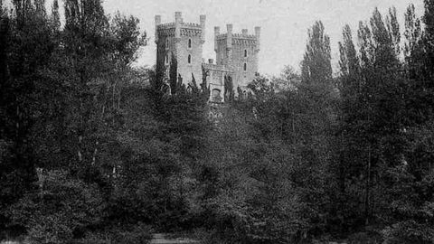 Vista del castillo de Secades, en la localidad ovetense de Priorio