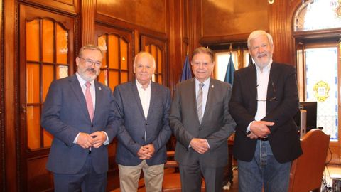 Alfredo Canteli junto a Alfredo García Quintana, Mariano Palacín y Pedro Palacios
