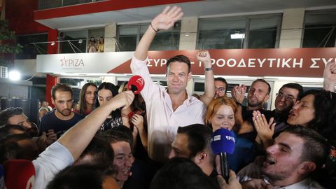 Stefanos Kasselakis tras su elección en la sede de Syriza en Atenas.