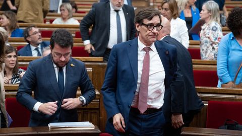 De frente, Salvador Illa, lder del PSC, en el Parlamento cataln.