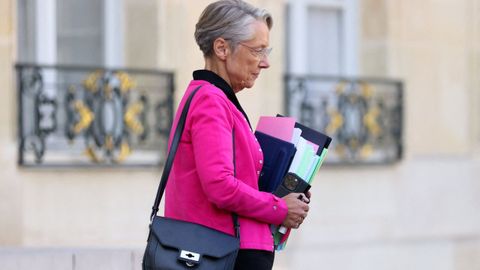 La primera ministra francesa lisabeth Bornes, esta semana saliendo del Palacio del Elseo en Pars