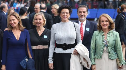 Los integrantes de Mary`s Meals, Premio Princesa de Asturias de la Concordia, a su llegada a la entrega de los Premios Princesa de Asturias 2023