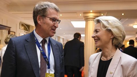 Alberto Nez Feijoo, este jueves en Bruselas con Ursula von der Leyen, presidenta de la Comisin Europea