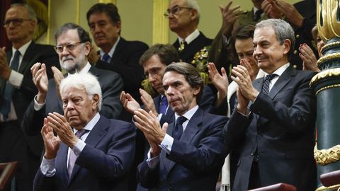 Los expresidentes del Gobierno Mariano Rajoy, Felipe Gonzlez, Jos Mara Aznar y Jos Luis Rodrguez Zapatero asisten a la ceremonia de jura de la Constitucin de Leonor