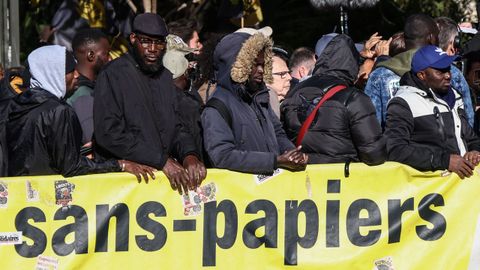 Protesta ante el Senado francés.