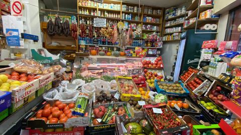 Interior de la tienda de Lucía Fernández, donde los clientes entran de uno en uno