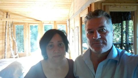El hostelero Juan Manuel Fernndez, junto con su mujer