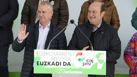 El lendakari Iigo Urkullu y el presidente de la ejecutiva del PNV, Andoni Ortuzar