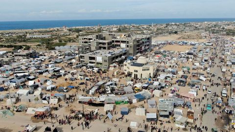Rafah se ha llenado de tiendas de campaa para acoger a los desplazados civiles.