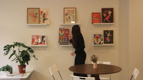 Cristina Hernando vende piezas propias y de otros artesanos, hace exposiciones y organiza talleres.