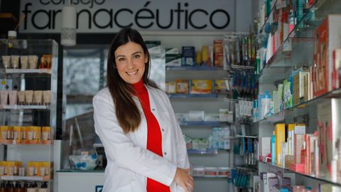 Sandra Dubra en su farmacia de A Coruña. 
