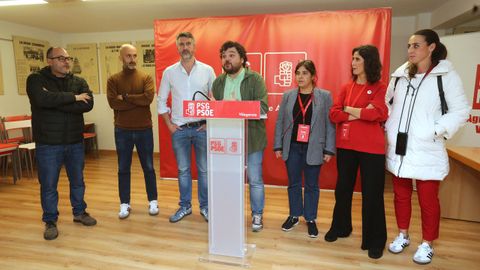 Julio Torrado lamenta os resultados desde a sede do PSOE en Vilagarca.