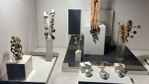 Algunas de las joyas con las que Jos Mara lvarez de Benito gan premios internacionales