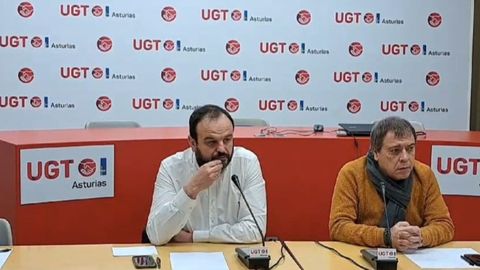 El secretario general de UGT FICA Estatal Mariano Hoya Callosa y del Secretario General de UGT FICA Asturias, Jenaro Martnez Paramio.