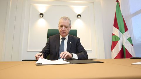 Urkullu en la firma de la disolucin del Parlamento vasco y la convocatoria electoral del 21A.