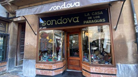 La Paragera Sondova lleva ms de nueve dcadas abierta en Oviedo. El local no ha cambiado nada desde que se inagur a principios del siglo XX