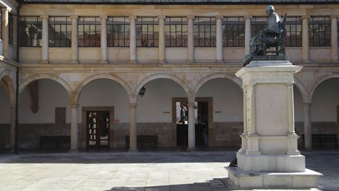 Edificio histrico de la Universidad de Oviedo, en la calle San Francisco