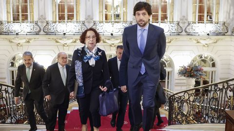 El secretario general de Ciudadanos y eurodiputado, Adrin Vzquez, junto a la exministra de Exteriores Ana Palacio antes de intervenir en el Forum Europea de Madrid.