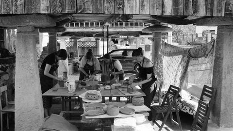 Uno de los talleres de cermica bajo el hrreo de su casa. El negocio de Maider est ubicado en el medio rural, algo que aporta un valor aadido.