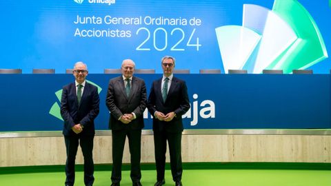 De izquierda a derecha, aparecen el CEO, Isidro Rubiales; el hastahoy presidente no ejecutivo, Manuel Azuaga, y el nuevo presidente noejecutivo, Jos Sevilla