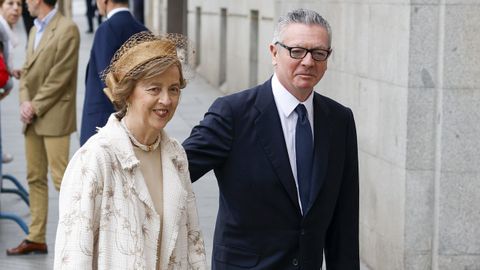 El expresidente de la Comunidad de Madrid y exalcalde de la capital Alberto Ruiz Gallardn y su esposa Mara del Mar Utrera