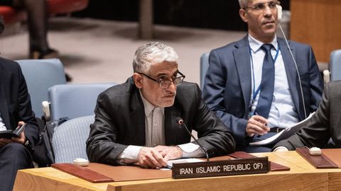 Amir Saed Iravani, representante de Irn ante la ONU, en la reunin de urgencia tras el ataque de Tehern a Israel