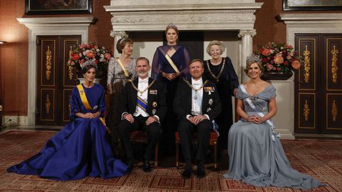 Los reyes de Espaa junto a los de Pases Bajos, la reina emrita y la princesa heredera