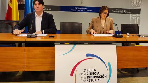 Borja Snchez y la directora de la Fundacin para el Fomento en Asturias de la Investigacin Cientfica Aplicada y la Tecnologa (Ficyt), Mercedes Daz.