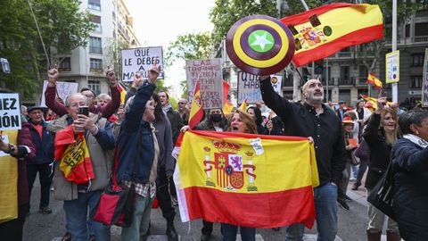 Manifestantes pidiendo la dimisin de Pedro Snchez