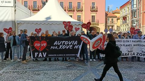Protesta de la FAV en la plaza del Ayuntamiento