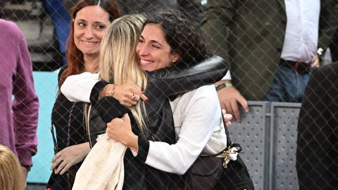 El abrazo entre la hermana y la esposa de Rafa Nadal