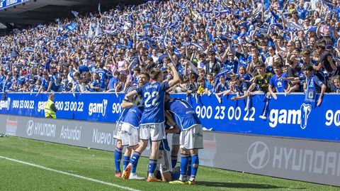 Los jugadores del Oviedo celebran el gol de Alemao al Zaragoza