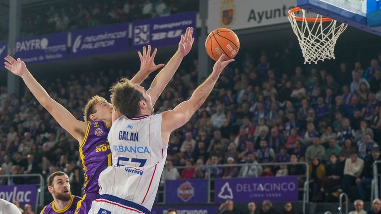 Un tapón de Brito en el último segundo le da la victoria al Obradoiro en la cancha del Palencia (85-87)