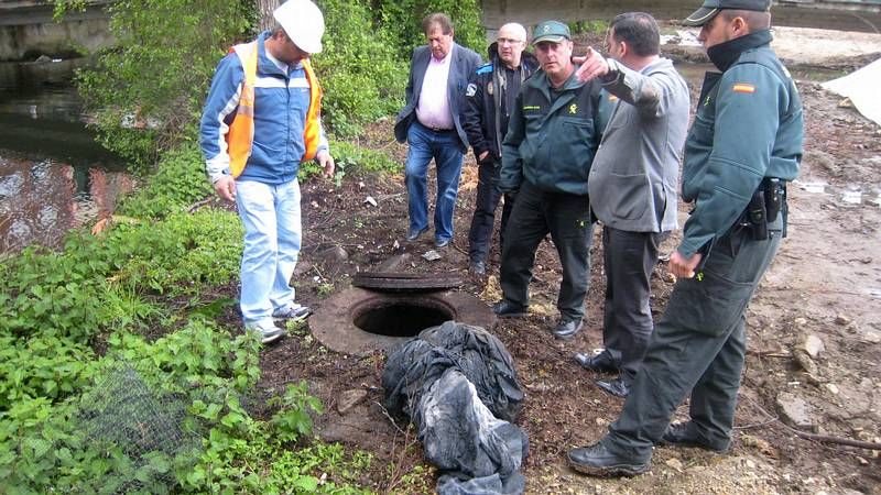 El fardo que taponaba la tuber�a fue encontrado a primera hora de la tarde cerca del lugar del vertido
