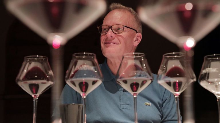 Tim Atkin, el gurú capaz de encumbrar un vino: «Intento no alojarme en las bodegas y no acepto regalos caros»