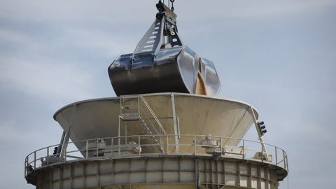 Se utilizó una tolva aspiradora, que minimiza la cantidad de polvo que se genera al mover la mercancía