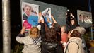 lbum: as fue la noche de pegada de carteles en Pontevedra