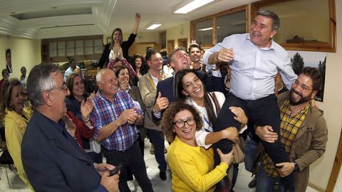 El PP de Ribeira festeja la victoria de Manuel Ruiz Rivas en las elecciones municipales