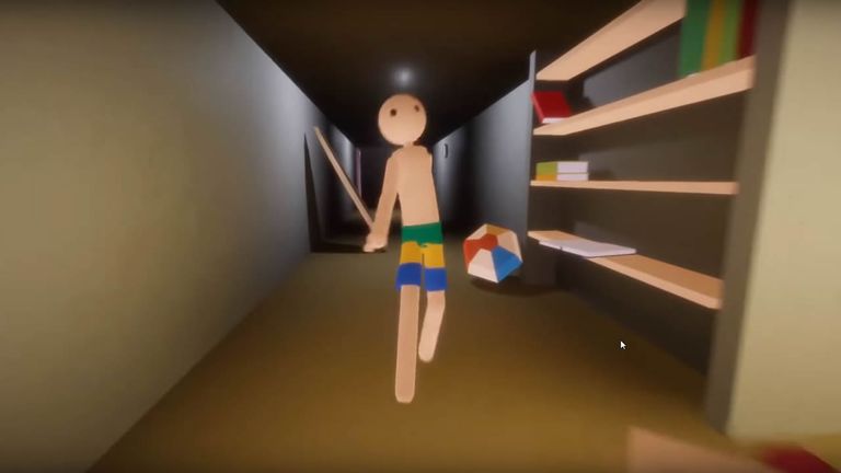 El personaje virtual, que parece tener síntomas de embriaguez, deambula por el apartamento