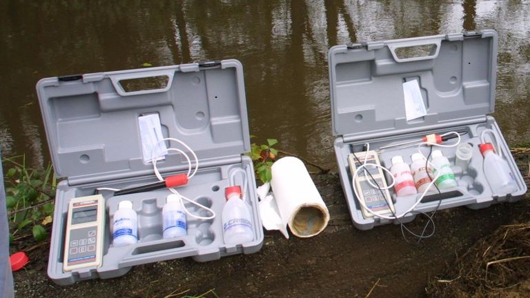 Eliminados dos vertidos de aguas residuales a un río de A Lama