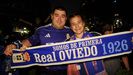 Cientos de aficionados celebran el ascenso del Real Oviedo en la plaza Amrica