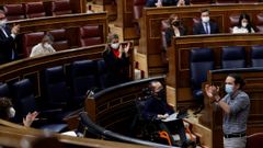 El vicepresidente segundo del Gobierno, Pablo Iglesias, se despidi del Congreso entre los aplausos de sus compaeros y las lgrimas de su sustituta en el Ejecutivo, Yolanda Daz