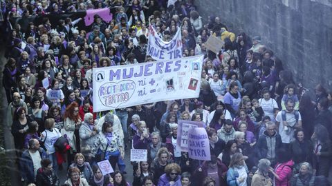 Un momento de la manifestación por las calles de la localidad asturiana de Mieres, por el  Día Internacional de la Mujer 