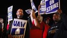 Miles de trabajadores de la automoción en Estados Unidos inician una huelga